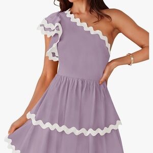 Lavender dress with scalloped pattern - Size Medium